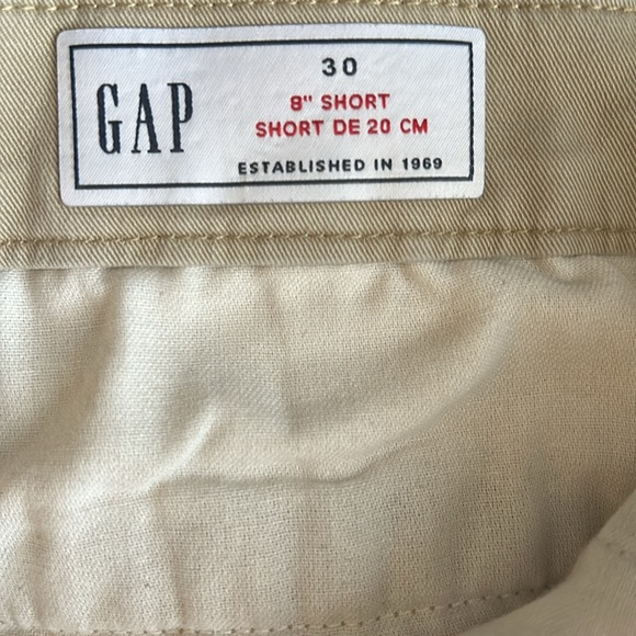 Gap 8” Chino short - Picture 2 of 3